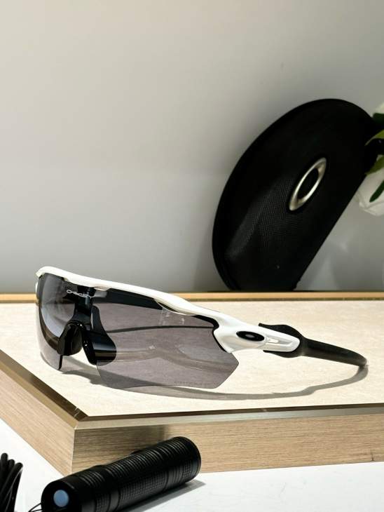 Picture of Oakley Sunglasses _SKUfw66124830fw